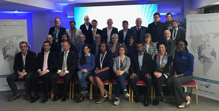 Fotografia de grupo dos participantes na 4.ª Conferência Internacional de Sindicatos Médicos