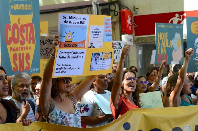 Concentração de médicos no primeiro dia de greve, a 1 de agosto de 2023