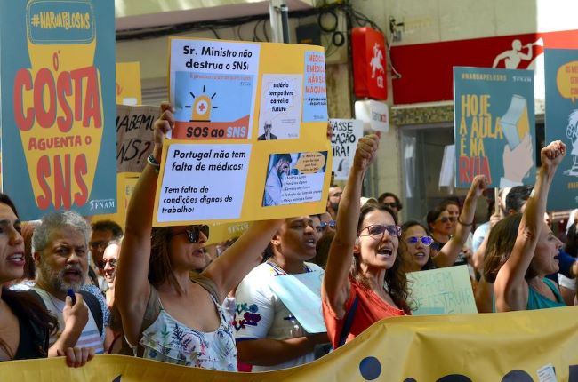 Concentração de médicos no primeiro dia de greve, a 1 de agosto de 2023